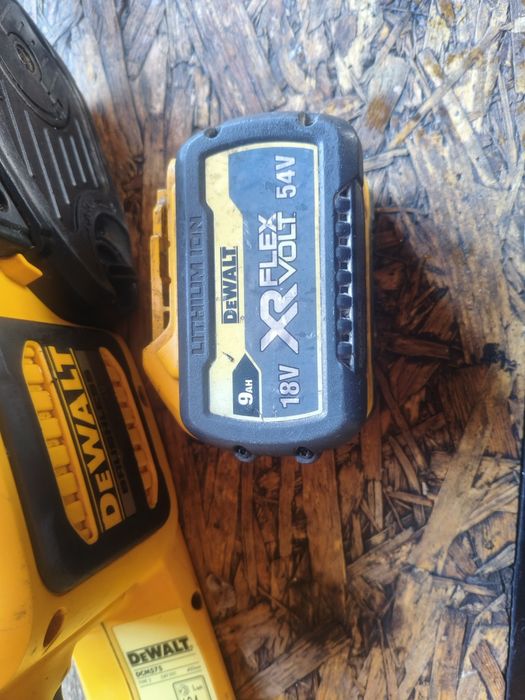 Piła łańcuchowa DeWalt dcm575 Aku 9ah ładowarka