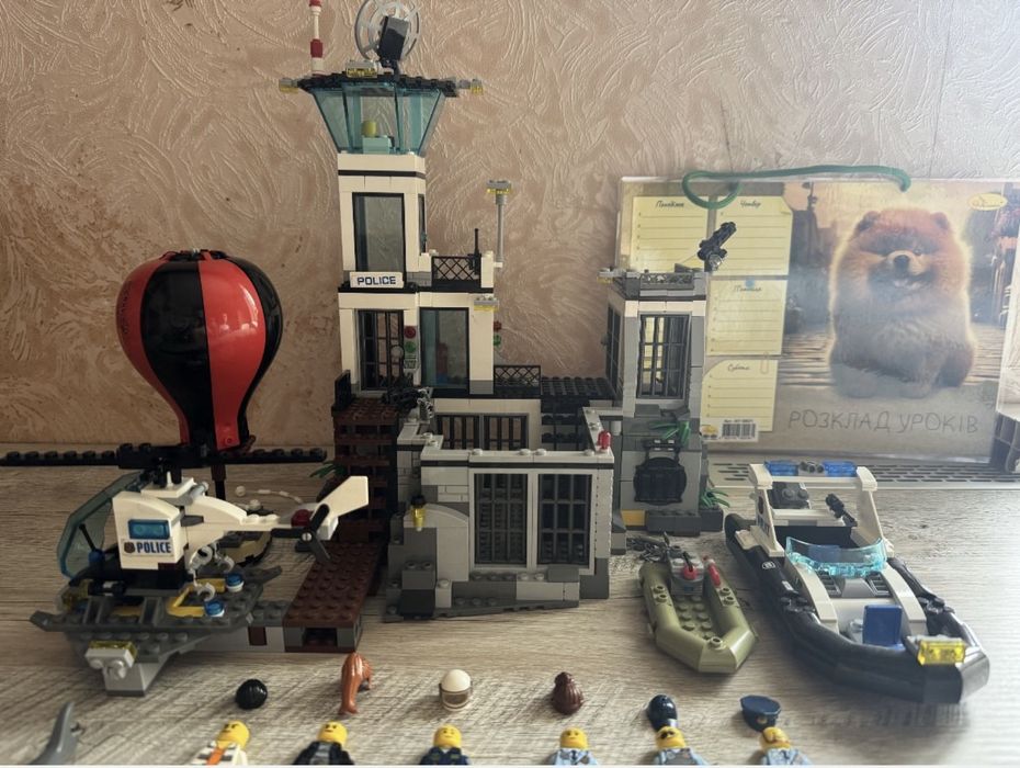 Конструктор Lego 60130 City Prison Island Острів-в'язниця