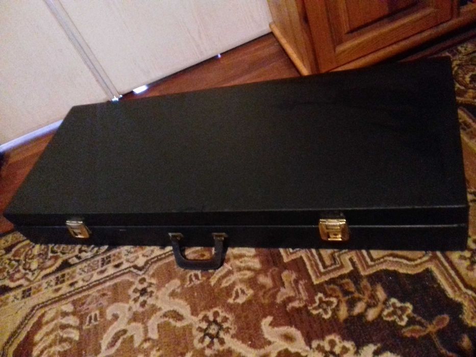 Świetny sztywny futerał do keybordu