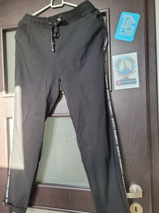 Spodnie dresowe że wstawkami