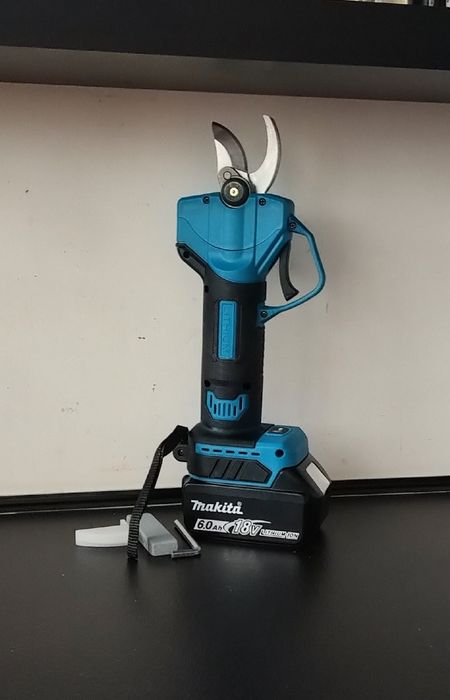 Sekator elektryczny do gałęzi , do baterii Makita 18V