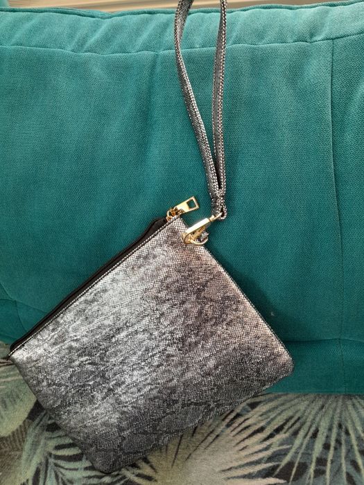 Torebka mała kopertówka saszetka srebrna wzór wężowa skórka