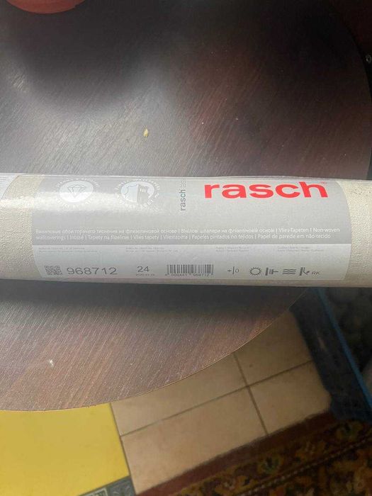 Продам шпалери.Залишок 4 рулона по 1м.06см по 200грн.