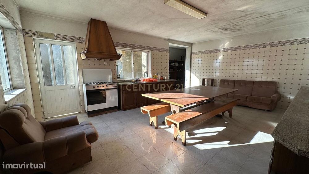 Casa para Recuperar em Oiã, Oliveira do Bairro
