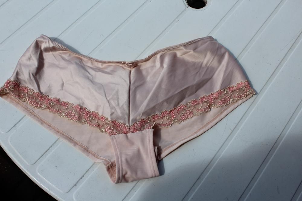 nowe majteczki satynowe elastyczne 40 -42