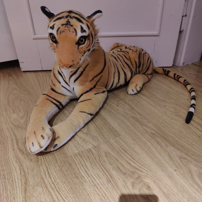 Duży pluszowy tygrys