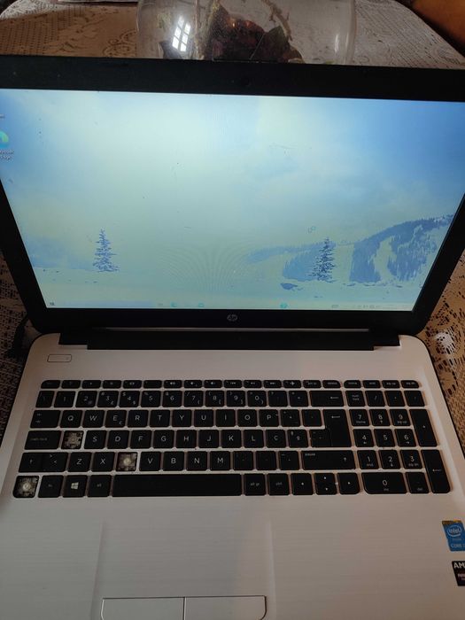 Portátil HP i3/1TB Disco/8 Gb RAM/ Gráfica Radeon