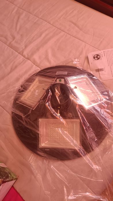 Candeeiro solar com três focos