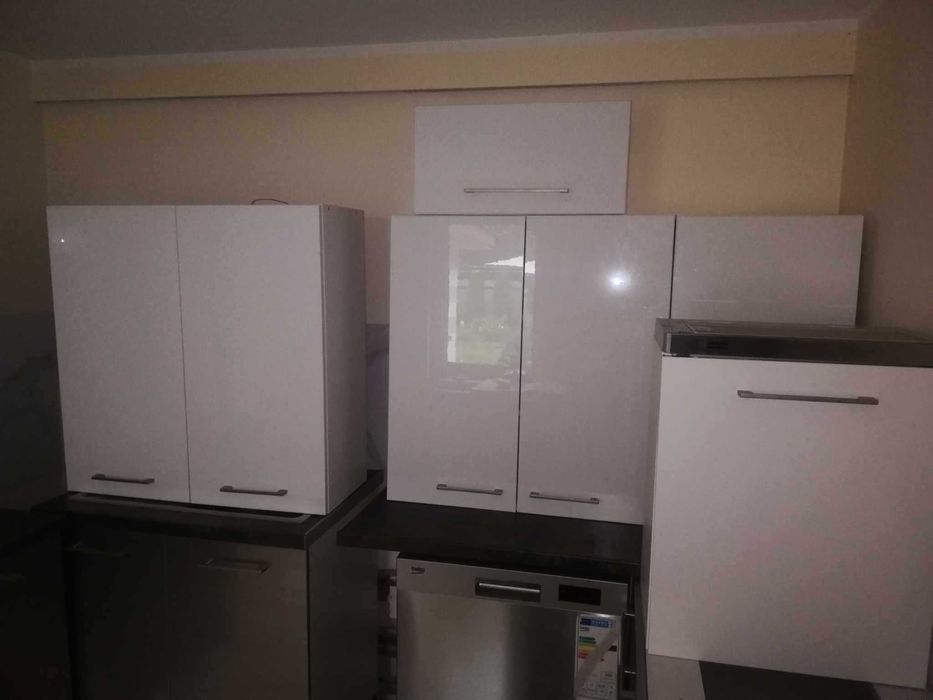 zestaw mebli kuchennych