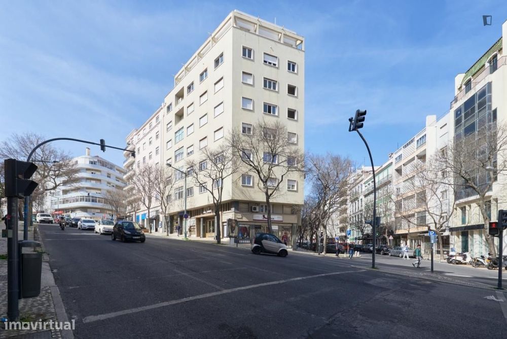 Quarto - localizado em Arroios Lisbon