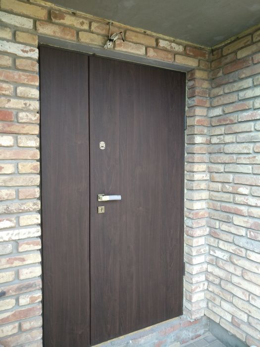 Металеві вхідні двері