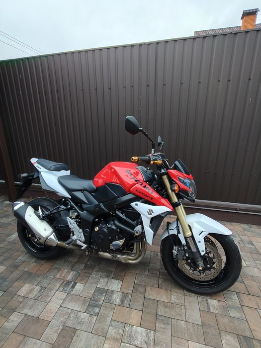 Suzuki GSR750 3017