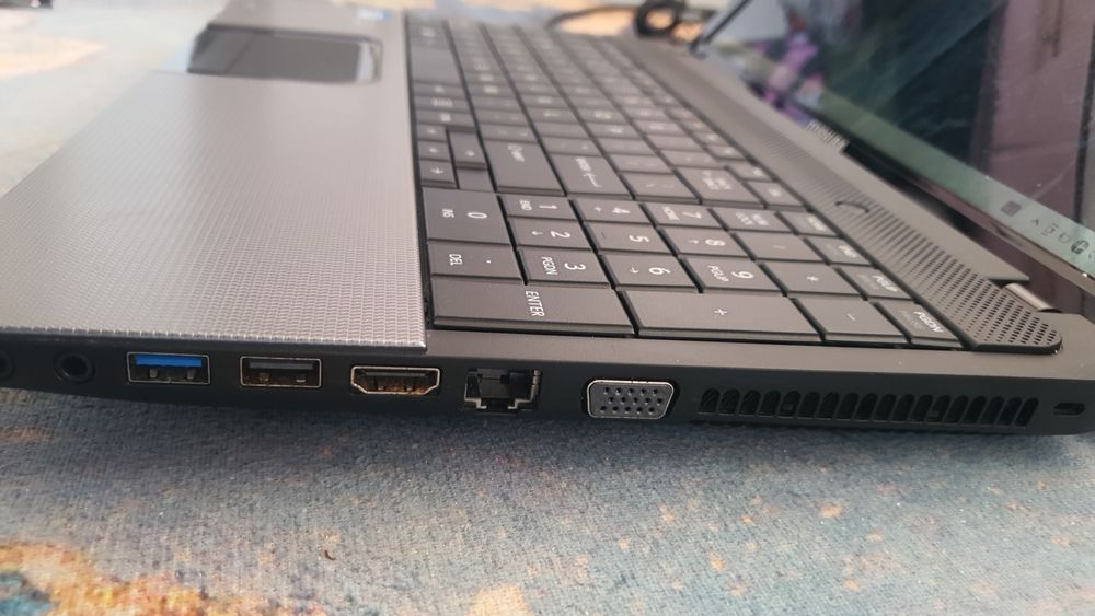 Toshiba Satellite C855-S5355 Cinza (RAM 8GB DDR3 / HDD 500GB)