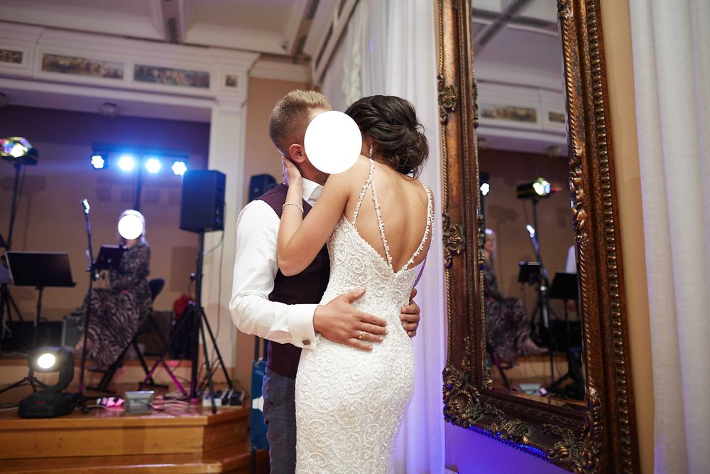 Piękna suknia ślubna rybka, koronka, perły, cekiny, La Belle, 36
