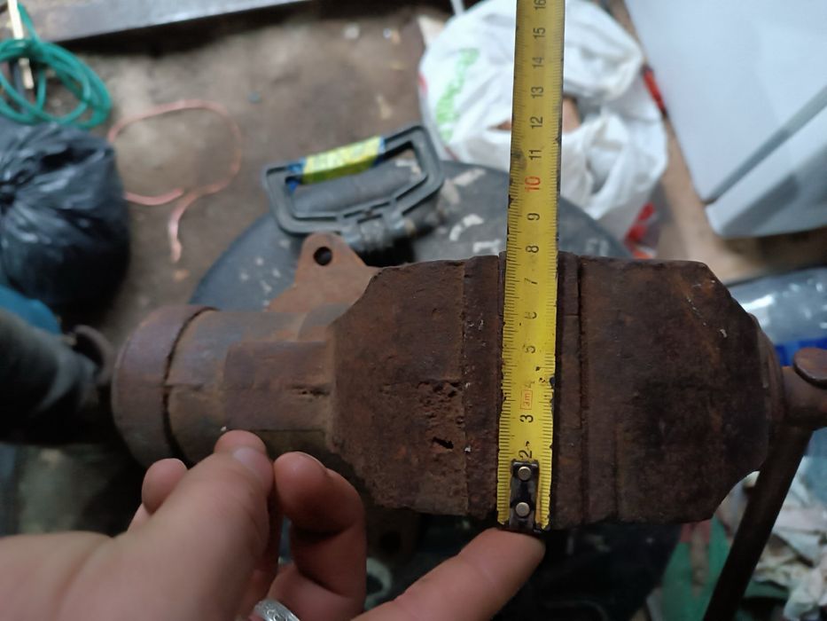 Продам тиски 80мм ссср