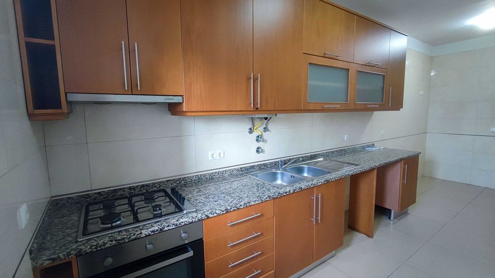 ARRENDA-SE APARTAMENTO T3 | Centro de Oliveira do Hospital