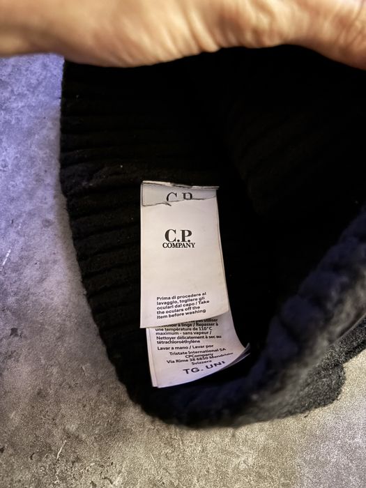 Czapka wełniana Cp company ze szkiełkami