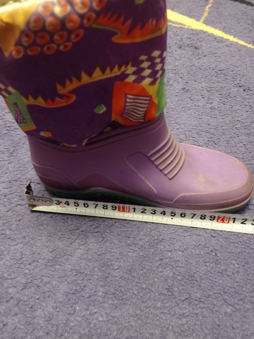 Продам резиновые сапожки на девочку