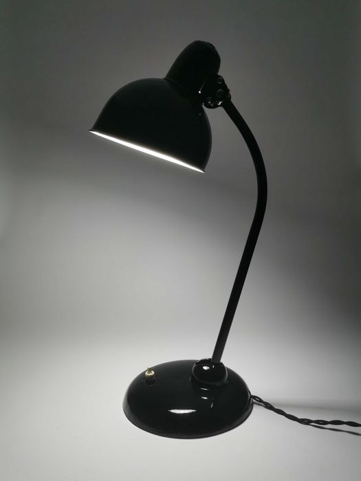 candeeiro de mesa Kaiser Idell 6551 1ª edição industrial iluminação