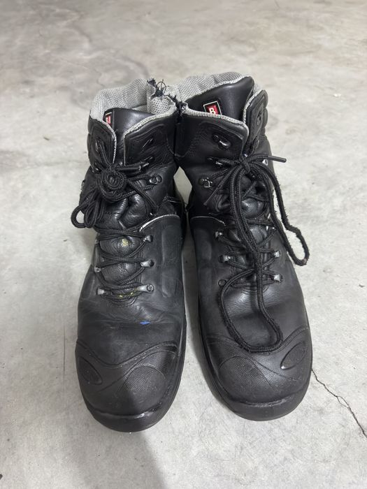 Botas de trabalho usadas