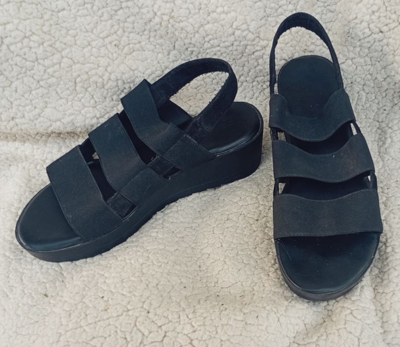 Босоніжки танкетка, платформа плоска підошва