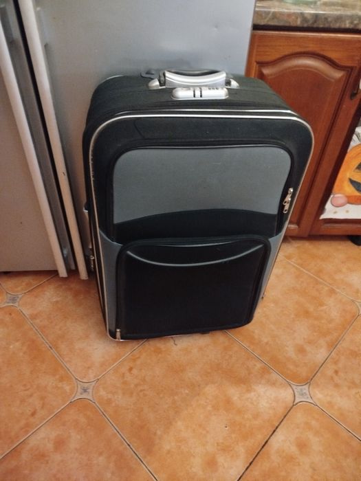 Чемодан на колёсах