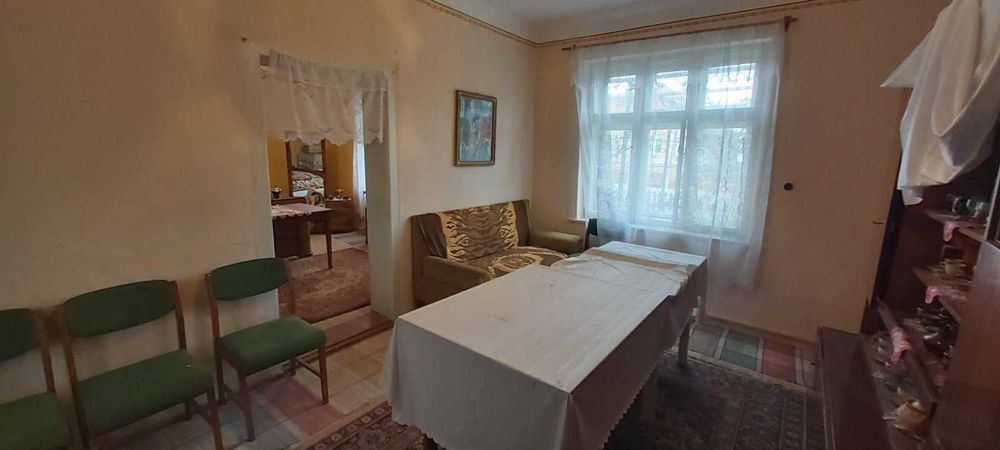 Житловий будинок на головній дорозі