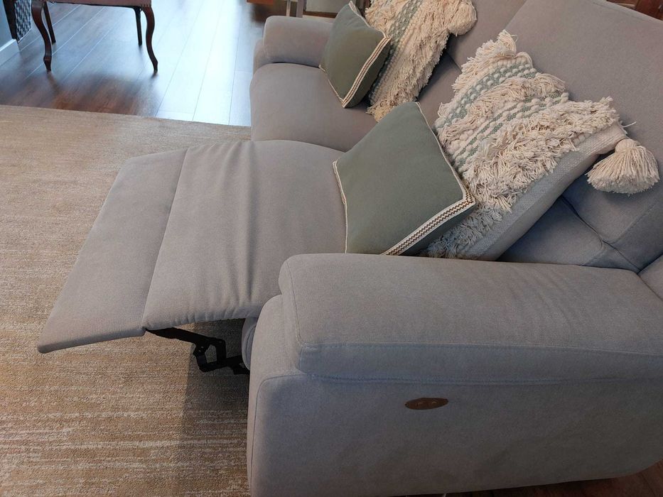 Sofá com relax elétrico, em ótimo estado
