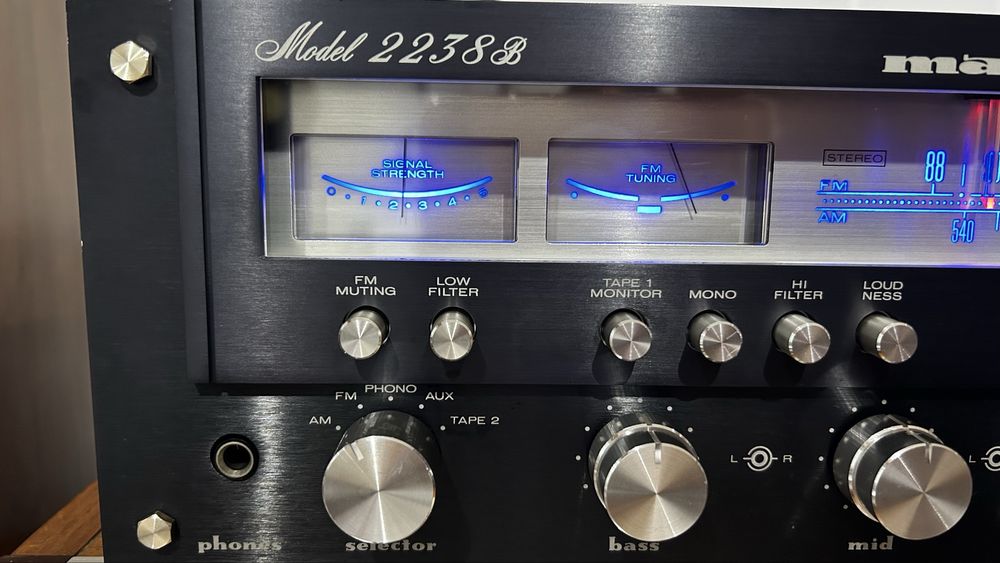 Receiver Marantz 2238B Preto