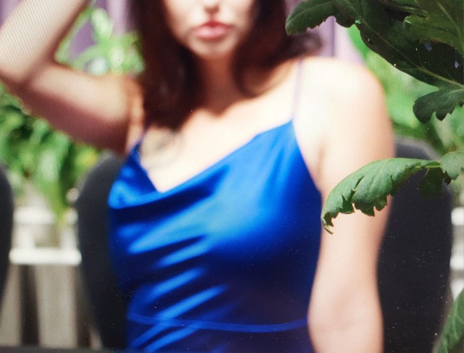 Niebieska bluzka - taliowany top Indygo Kobalt