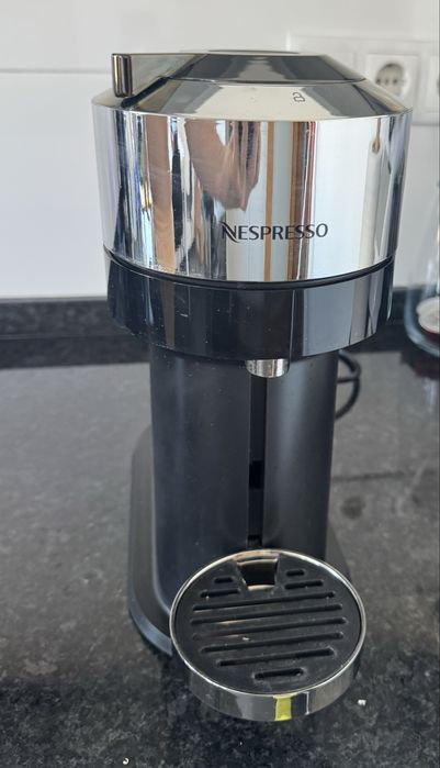 Máquina Café Nespresso Vertuo Next D Pure Chrome