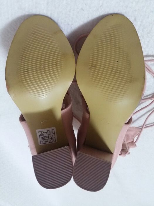 Sapatos (Botins) de salto alto abertos com atacadores (Novos - Tam.37)