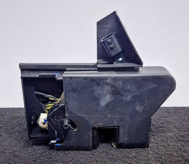 Fechadura / Fecho Porta Trás Direito 825022281RG - DACIA SANDERO II