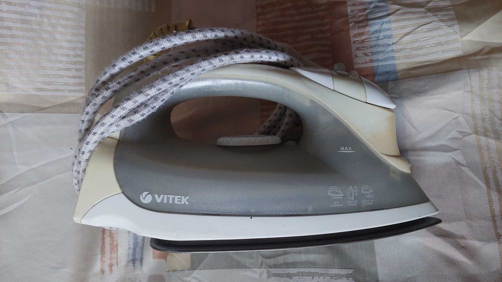 Праска VITEK VT 1217 GY 2400 W з керамічним покриттям