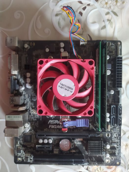 Продам комплект:материнка + ОЗП + куллер