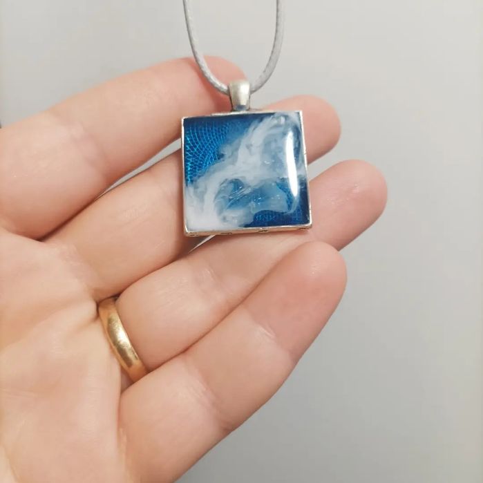 Vários modelos de colares de Epoxy resin