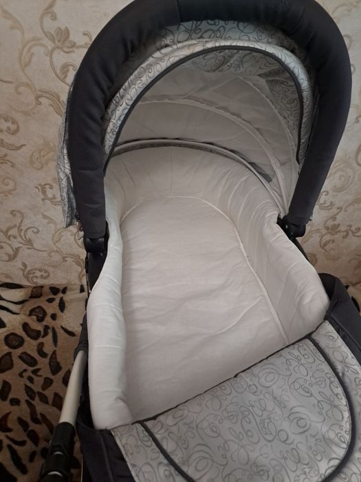 Продам коляску LOREX