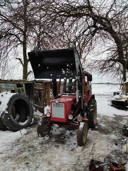 Фронтальний погрузчик (КУН) на мінітрактор від 24 до 40 кінських сил.
