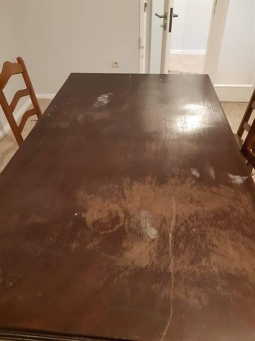 Mesa com 6 cadeiras