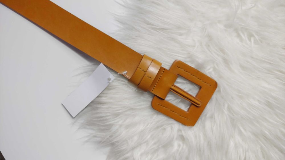 Damski pasek z dużą klamrą skórzany