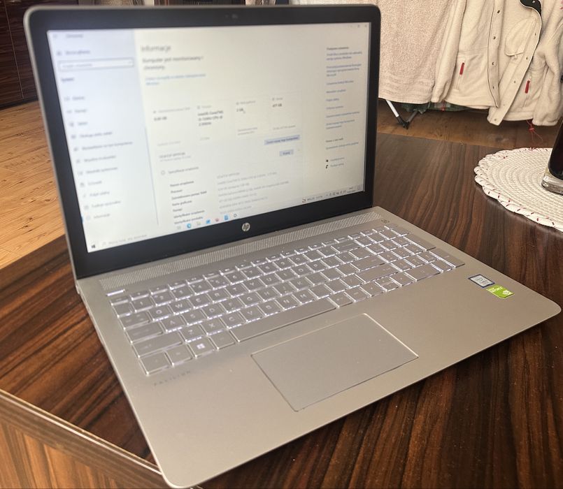 HP Pavilion 15 i5 / 8GB RAM / SSD 512GB / GeForce 940MX / Win 10
