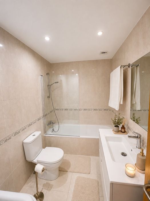 Alugo quarto junto ao Metro