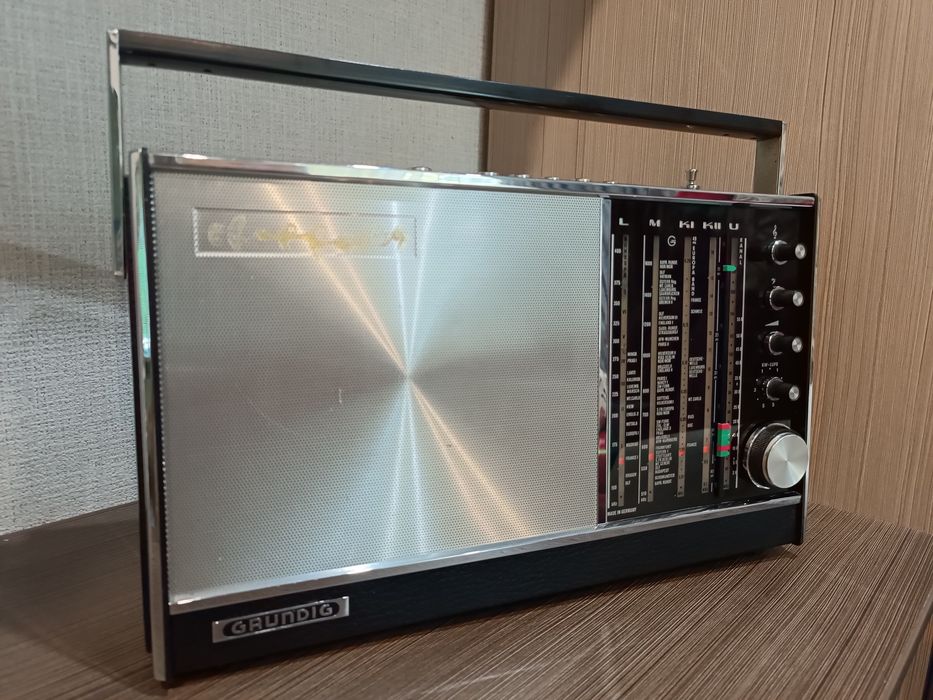 Universum Senator Магнитола Grundig