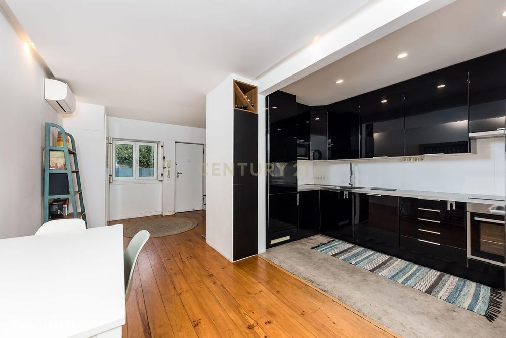 Moradia T2 Renovada com Jardim, Cave e Terraço | Viva o melhor de Belé