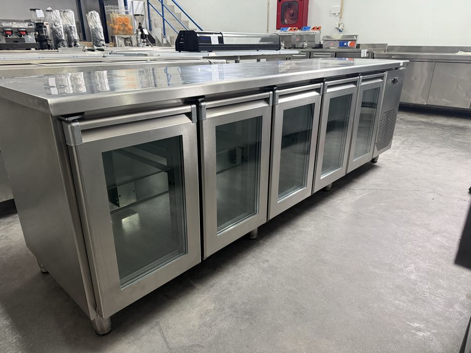 Bancada frigorifica  quatro portas em vidro balcão