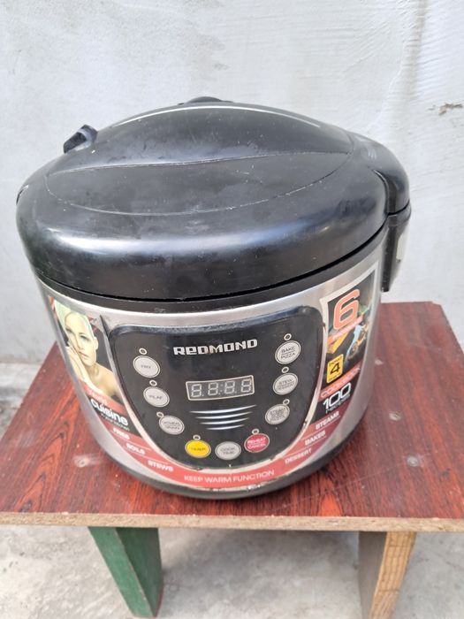 Мультиварка Redmond 600 грн.