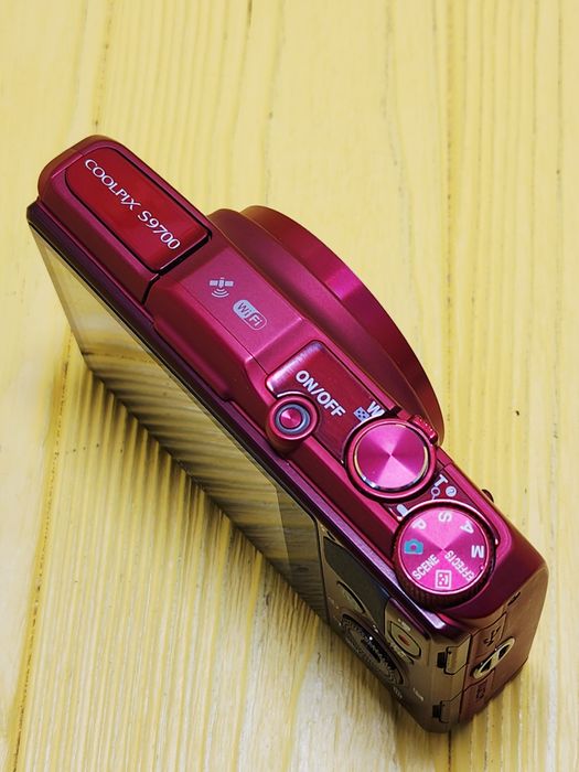Компактный фотоаппарат Nikon Coolpix S9700 Red + SD 64Gb