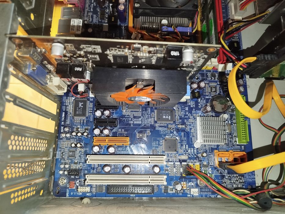 Системный блок на AMD , 4 ядра , 4 Гб , 320 Гб.