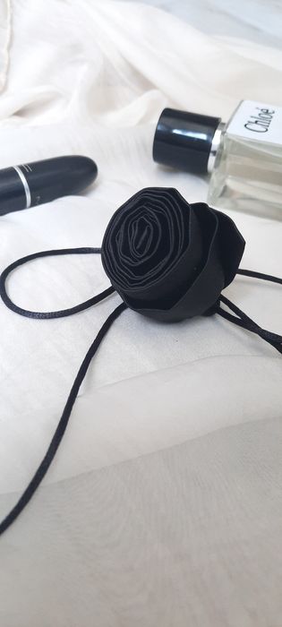 Чокер з атласною квіткою (троянда). Чокер на шею роза