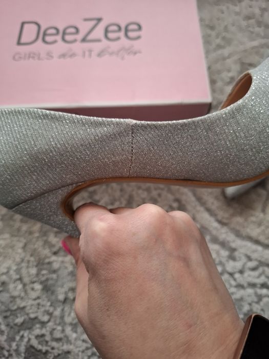 Szpilki brokatowe srebrne